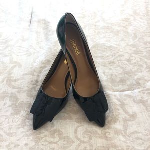 J. Renee Black Patent Bow Camley Heels Pumps